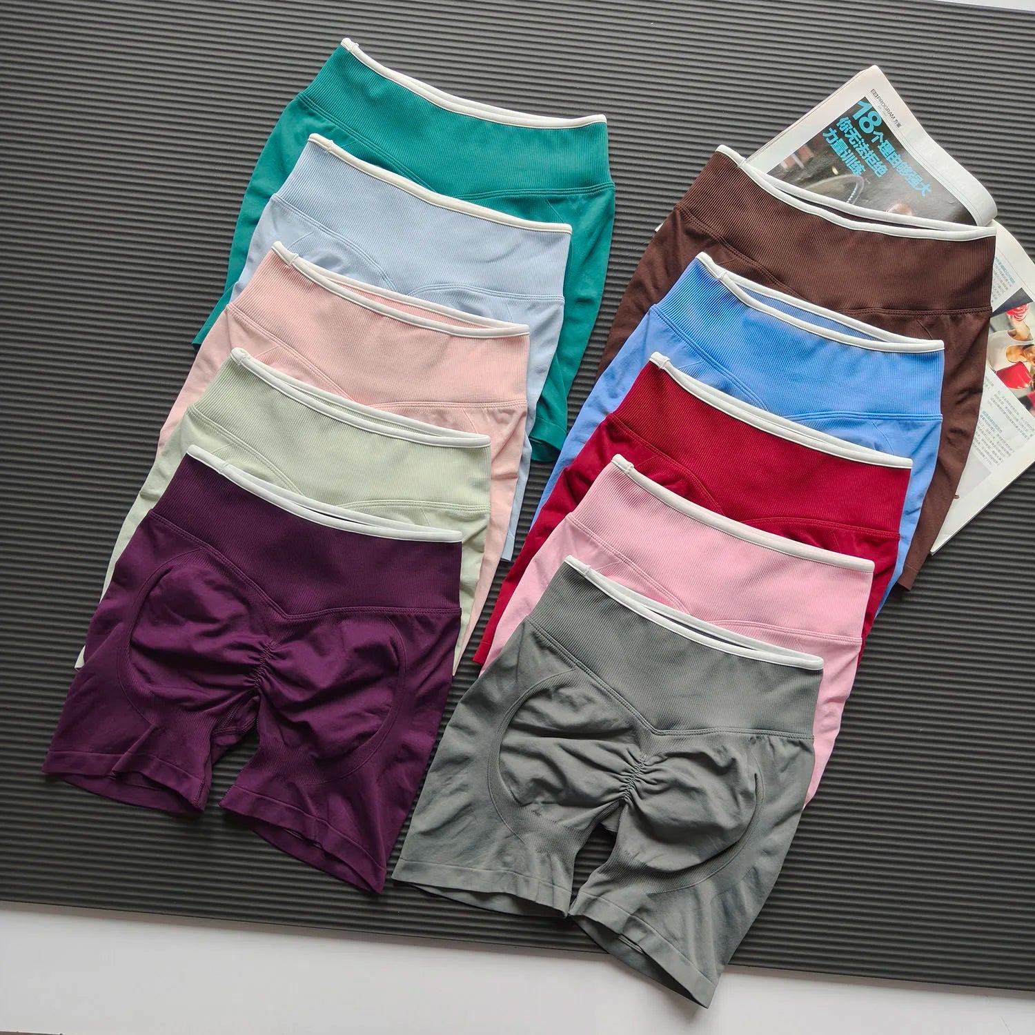 Contrast colour Seamless Breathable Shorts