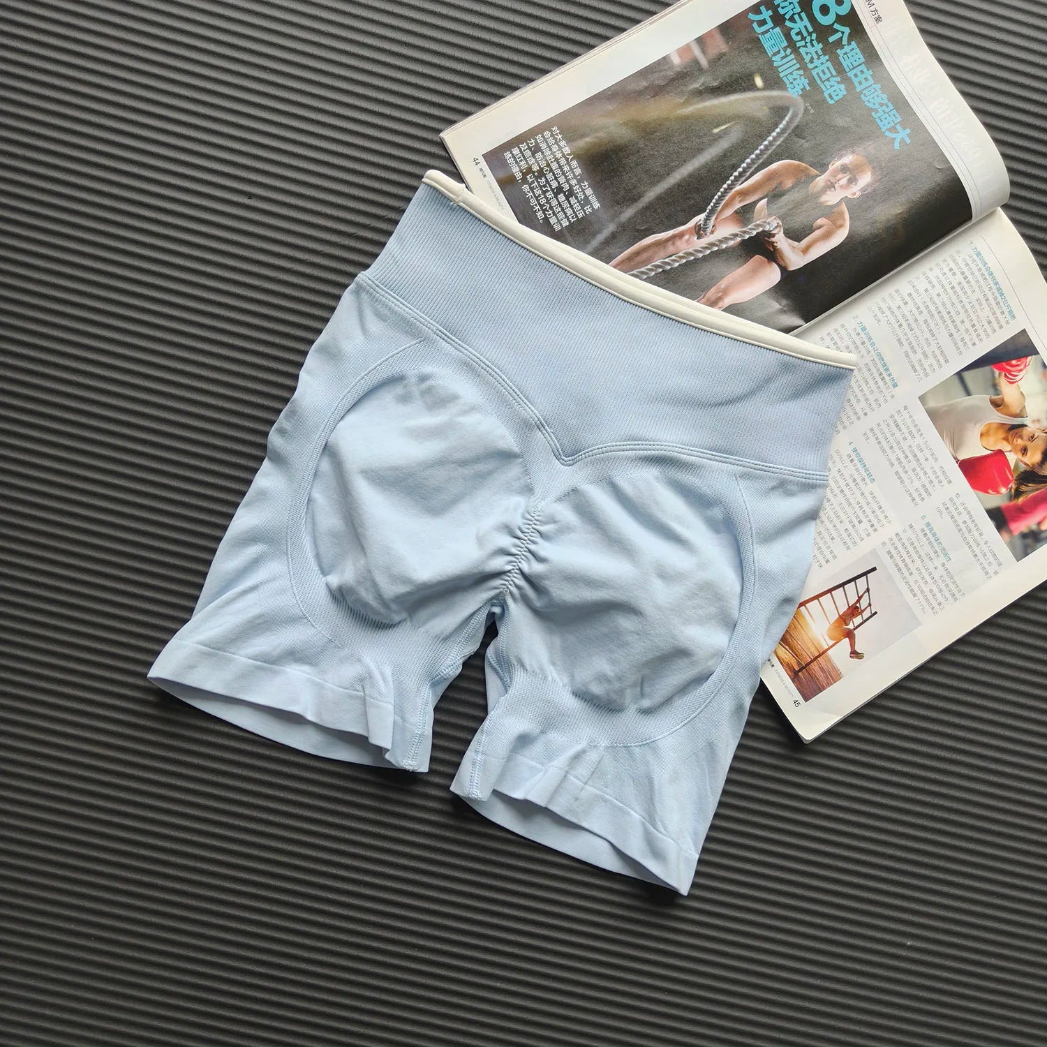 Contrast colour Seamless Breathable Shorts