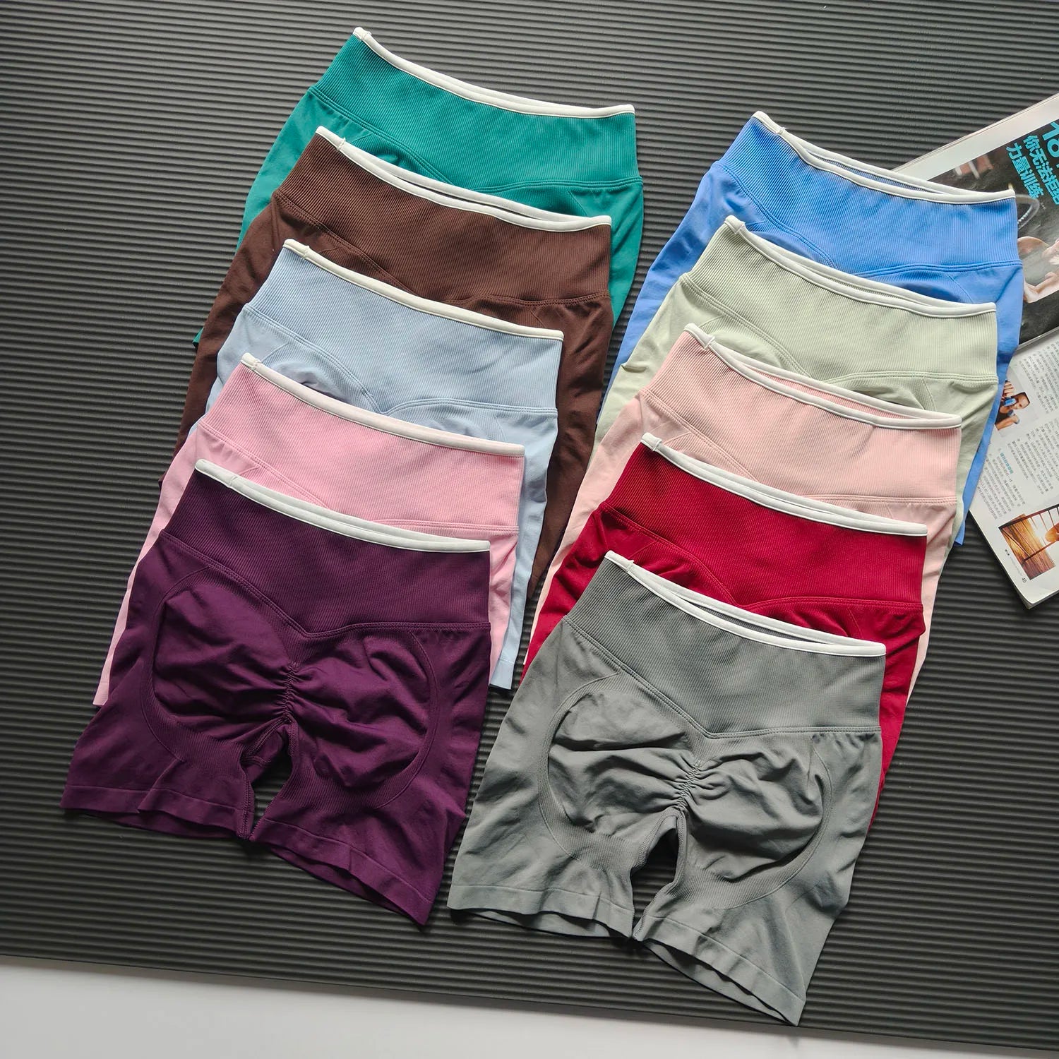 Contrast colour Seamless Breathable Shorts